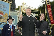 OB Dieter Reiter durfte auch dirigieren (©Foto:Martin Schmitz)